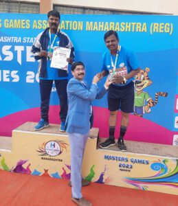 Mahadik-259x300 राज्यस्तरीय मैदानी प्रतियोगिता में क्रीड़ा शिक्षक भाऊसाहेब महाडिक ने हासिल किए दो पदक