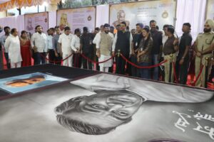 IMG-20231225-WA0387-300x200 उपमुख्यमंत्री देवेंद्र फडणवीस द्वारा अटल संस्कृति गौरव पुरस्कार का किया वितरण