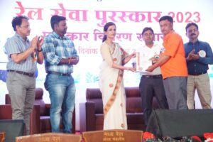 IMG-20231227-WA0118-300x200 उत्कृष्ट कार्यों के लिए पुणे रेल मंडल के कर्मचारी पुरस्कृत