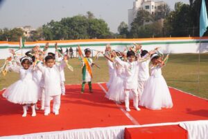 IMG-20240126-WA0566-300x200 मंडल रेल प्रबंधक, पुणे मंडल, मध्य रेल ने 75वें गणतंत्र दिवस के अवसर पर राष्ट्रीय ध्वज फहराया