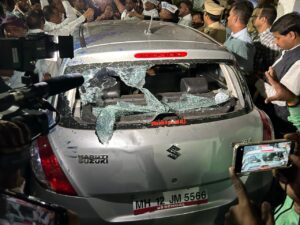 Damaged-Car-in-Attack-300x225 कला और अभिव्यक्ति की आजादी पर हो रहे हमलों की जलेसं द्वारा निंदा, कड़ी कारवाई की मांग
