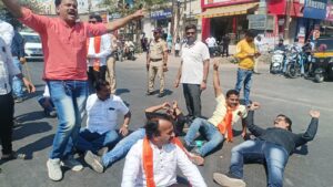 IMG-20240224-WA0008-300x169 सकल मराठा समाज की ओर से हड़पसर में किया गया रास्ता रोको आंदोलन : मनोज जरांगे की अपील को दिया गया प्रतिसाद