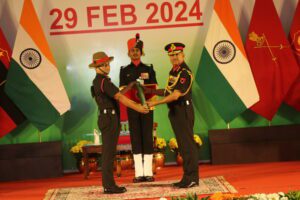 IMG_0794-300x200 दक्षिणी कमान ने अलंकरण समारोह के दौरान अपनी इकाइयों और व्यक्तियों को किया सम्मानित