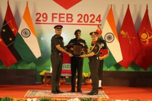 IMG_0844-300x200 दक्षिणी कमान ने अलंकरण समारोह के दौरान अपनी इकाइयों और व्यक्तियों को किया सम्मानित