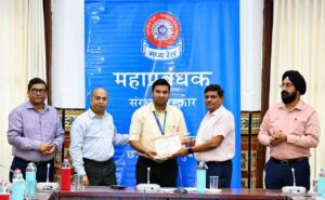 IMG-20240402-WA0123-300x185 मध्य रेल के 9 कर्मचारी ‘महाप्रबंधक संरक्षा पुरस्कार’ से सम्मानित