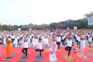 IMG-20240407-WA0206-300x200 पुणे में आयोजित किए गए ‘योग महोत्सव’ में हजारों योग प्रेमी हुए शामिल