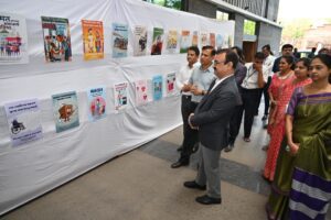 IMG-20240422-WA0315-300x200 युवाओं को उत्साहपूर्वक लोकतंत्र के महापर्व में बढ़-चढ़कर हिस्सा लेना चाहिए : विभागीय आयुक्त डॉ. चंद्रकांत पुलकुंडवार