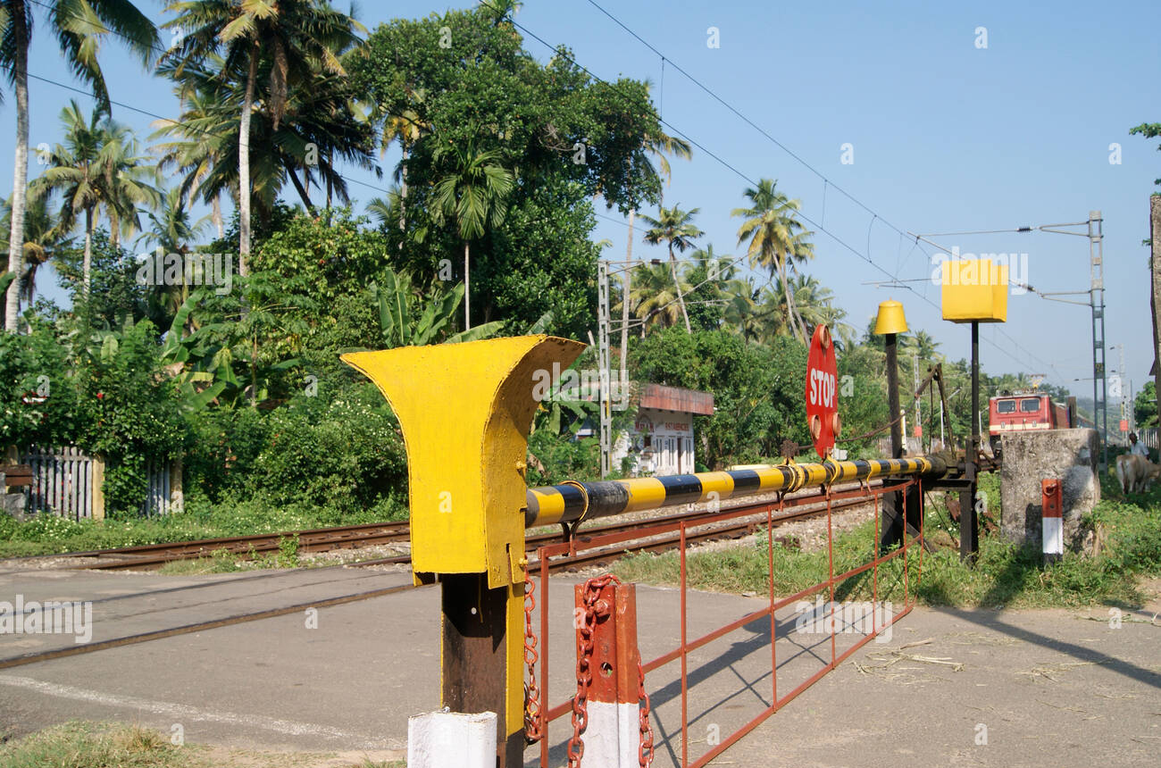 मरम्मत कार्य के चलते कामशेत-तलेगांव के बीच स्थित रेल फाटक बंद 1 Railway Gate1