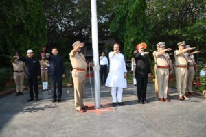 IMG-20240501-WA0192-300x200 महाराष्ट्र दिन के अवसर पर उपमुख्यमंत्री अजीत पवार ने दी राष्ट्रीय ध्वज को सलामी