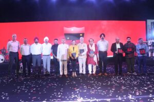 IMG_94521-300x200 सेना के दक्षिणी कमान प्रमुख लेफ्टिनेंट जनरल अजय कुमार सिंह द्वारा मिल्खा सिंह स्टेडियम में दक्षिणी कमान गीत का अनावरण