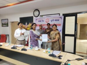 IMG-20240614-WA0124-300x225 मध्य रेल के पुणे मंडल पर मंडल राजभाषा कार्यान्वयन समिति की 103वीं बैठक संपन्न