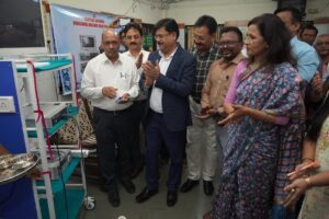 IMG-20240619-WA0110-300x200 पुणे मंडल रेल अस्पताल में उन्नत लेप्रोस्कोप सीटिंग सिस्टिम का किया गया अनावरण