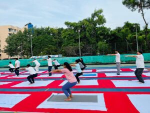 IMG-20240621-WA0377-300x225 पुणे मंडल पर अंतर्राष्ट्रीय योग दिवस मनाया गया