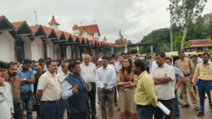 722DCBE0-FB15-4CD7-8C0E-B8D57E9E3117-300x169 मध्य रेल के महाप्रबंधक ने कोल्हापुर-पुणे खंड का व्यापक विंडो ट्रेलिंग निरीक्षण किया