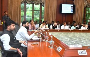 IMG-20240725-WA0449-300x193 प्रत्येक सरकारी कार्यालय में अभ्यर्थियों को इंटर्नशिप का अवसर दें : मुख्यमंत्री एकनाथ शिंदे