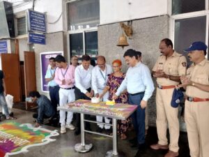 IMG-20240727-WA0408-300x225 पुणे रेलवे स्टेशन ने आज मनाई 99वीं वर्षगांठ