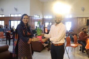 IMG-20240728-WA0004-300x200 पुणे रेल मंडल की सांस्कृतिक अकादमी द्वारा संगीतमयी इवेंट "स्वरांजलि" का किया गया आयोजन