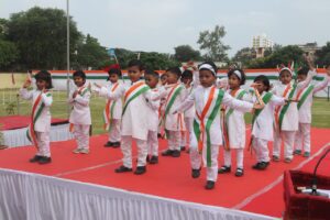 IMG-20240815-WA0664-300x200 मंडल रेल प्रबंधक, पुणे मंडल ने 78वें स्वतंत्रता दिवस के अवसर पर राष्ट्रीय ध्वज फहराया