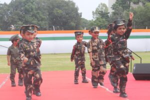 IMG-20240815-WA0666-300x200 मंडल रेल प्रबंधक, पुणे मंडल ने 78वें स्वतंत्रता दिवस के अवसर पर राष्ट्रीय ध्वज फहराया