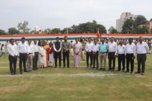 IMG-20240815-WA0673-300x200 मंडल रेल प्रबंधक, पुणे मंडल ने 78वें स्वतंत्रता दिवस के अवसर पर राष्ट्रीय ध्वज फहराया