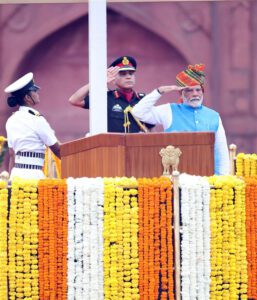 PM-Flag1-257x300 78वें स्वतंत्रता दिवस के अवसर पर लाल किले की प्राचीर से प्रधानमंत्री नरेन्द्र मोदी के संबोधन का मूल पाठ