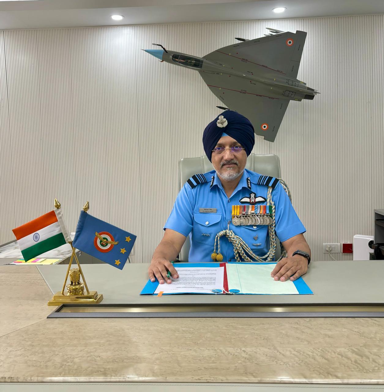 एयर मार्शल तेजिंदर सिंह ने वायु सेना के उप प्रमुख का पदभार संभाला 1 AirMarshalTejinderSinghYFBR