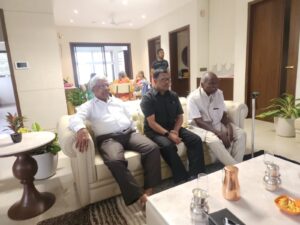 IMG-20240903-WA0252-300x225 52 वर्ष बाद मित्रों का हुआ मिलन; पुराने एसएससी ग्यारहवां मैत्री मिलन समारोह हर्षोल्लास से मनाया