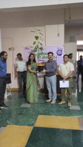 IMG-20240918-WA0338-169x300 पुणे मंडल में उत्साहपूर्ण भागीदारी के साथ हुआ "स्वच्छता ही सेवा अभियान 2024" का शुभारंभ 
