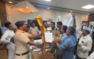 IMG-20240924-WA0008-300x188 भ्रष्टाचार का अड्डा, पुणे महानगरपालिका का गड्ढा : आम आदमी पार्टी आक्रामक