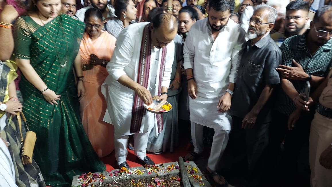 उपमुख्यमंत्री अजीत पवार द्वारा येरवडा में विभिन्न विकास कार्यों का किया गया भूमिपूजन 1 IMG-20241004-WA0569