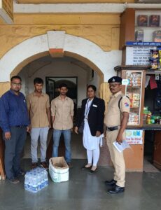 IMG-20241016-WA0368-230x300 पुणे मंडल में ट्रेनों और स्टेशनों पर अनधिकृत फेरीवालों के खिलाफ अभियान