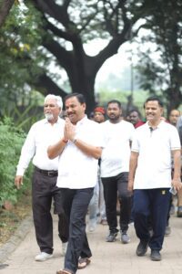 FB_IMG_1731221981518-200x300 मतदाताओं से संवाद करके परिवर्तन की राह पर चल पड़े हैं महाविकास आघाड़ी के उम्मीदवार प्रशांत जगताप