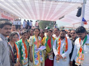 IMG-20241120-WA0004-300x225 न्हावले दंपत्ति का मनसे को जय महाराष्ट्र : शरद पवार की उपस्थिति में किया राकांपा में प्रवेश