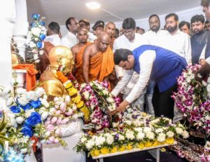 CM-at-Chaitya-Bhoomi-Dadar-9-300x231 डॉ. बाबासाहब अम्बेडकर द्वारा दिए गए समानता के विचार को आगे बढ़ाने के लिए आइए हम जाति-मुक्त समाज बनाने का संकल्प लें : राज्यपाल सी.पी. राधाकृष्णन