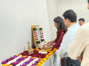 EB4B58F9-678E-4AF7-A7D2-92B869D4A99E-300x225 पुणे मंडल मध्य रेल ने भारत रत्न डॉ. बाबासाहेब अंबेडकर को महापरिनिर्वाण दिवस पर श्रद्धांजलि अर्पित की
