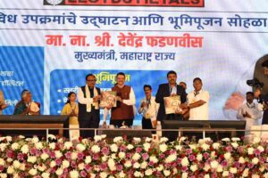 नववर्षासोबत-गडचिरोलीत-विकासाची-नवी-पहाट-300x200 नववर्ष के साथ गढ़चिरौली में विकास की नई सुबह : मुख्यमंत्री देवेंद्र फडणवीस