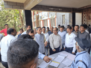 D6F971FB-1B22-4722-AF2D-422E218E7820-300x225 महाप्रबंधक ने पुणे मंडल के लोनावाला-पुणे खंड का व्यापक निरीक्षण किया