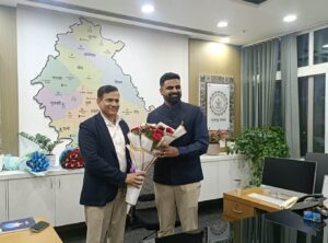 IMG-20250102-WA0533-300x222 पुणे के नए जिलाधिकारी जितेंद्र डूडी ने पदभार संभाला