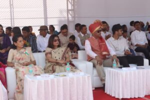 IMG-20250126-WA0406-300x200 पुणे मंडल के मंडल रेल प्रबंधक ने 76वें गणतंत्र दिवस के अवसर पर राष्ट्रीय ध्वज फहराया