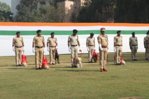 IMG-20250126-WA0407-300x200 पुणे मंडल के मंडल रेल प्रबंधक ने 76वें गणतंत्र दिवस के अवसर पर राष्ट्रीय ध्वज फहराया