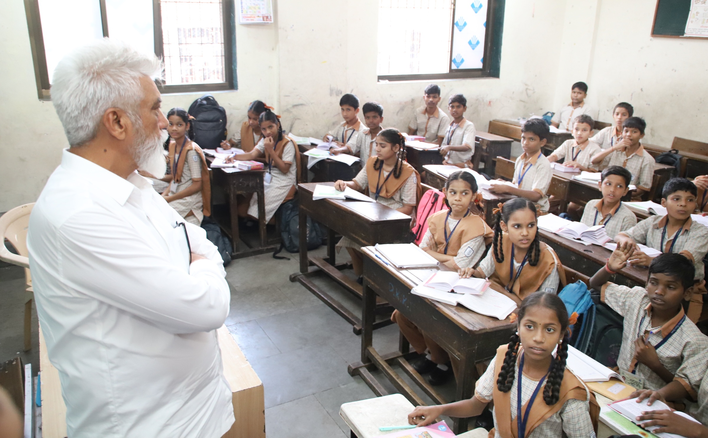 Minister Bhuse Visits Schools in Dharavi 3