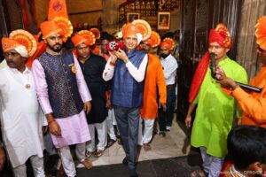 IMG-20250219-WA0618-300x200 मध्य रेल पर छत्रपति शिवाजी महाराज जयंती का आयोजन : एक महान नेता की विरासत का सम्मान