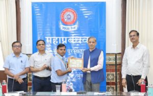 IMG-20250304-WA0472-300x188 महाप्रबंधक, मध्य रेल द्वारा 11 कर्मचारियों को किया गया संरक्षा पुरस्कार से सम्मानित