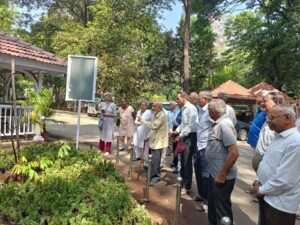 1006198864-300x225 वसुंधरा दिवस के उपलक्ष्य में एम्प्रेस गार्डन में किया गया वृक्षारोपण