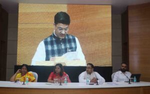 शासकीय-कामकाजात-फ्रंटियर-तंत्रज्ञानाचा-प्रभावी-वापर-2-300x188 प्रभावी शासन कार्यान्वयन के लिए आधुनिक तकनीक आवश्यक