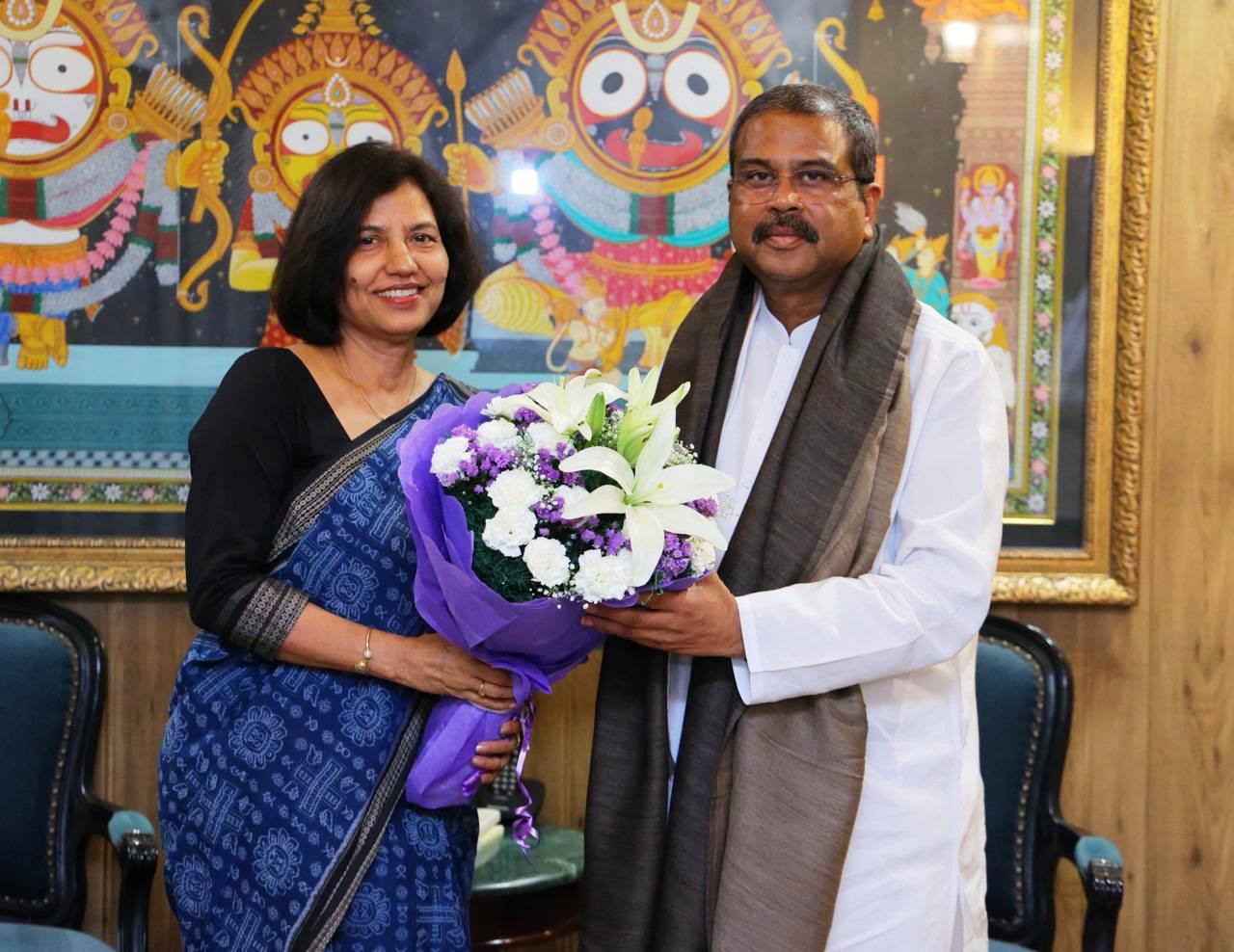 केंद्रीय शिक्षा मंत्री से महात्मा गांधी अंतरराष्ट्रीय हिंदी विश्वविद्यालय की कुलपति की शिष्टाचार भेंट 1 IMG-20250520-WA0306