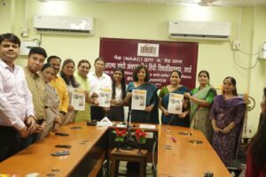 IMG-20250728-WA0352-300x200 हिंदी विश्वविद्यालय की कुलगुरु प्रो. कुमुद शर्मा ने किया प्रयागराज केंद्र का निरीक्षण