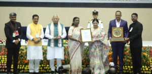 Lonavala-Award-300x147 स्वच्छ सर्वेक्षण 2024-25 में महाराष्ट्र ने एक बार फिर देश में अपना परचम लहराया