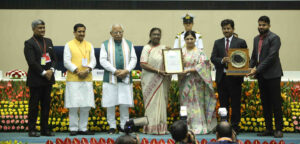 Sasvad-Award-300x144 स्वच्छ सर्वेक्षण 2024-25 में महाराष्ट्र ने एक बार फिर देश में अपना परचम लहराया