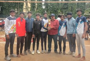 IMG-20250926-WA0044-300x204 जिलास्तरीय वॉलीबॉल खेल प्रतियोगिता में अण्णासाहेब मगर महाविद्यालय की टीम ने प्राप्त किया तीसरा स्थान